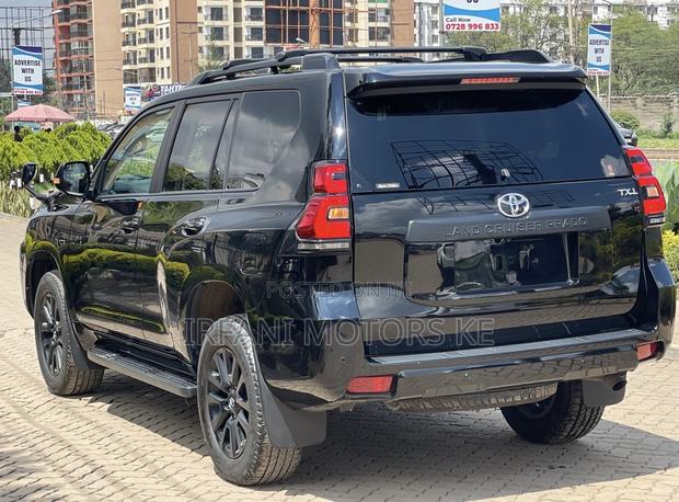 Toyota Land Cruiser Prado 2.8 2023 Black