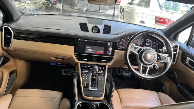 Porsche Cayenne 2019 Gray