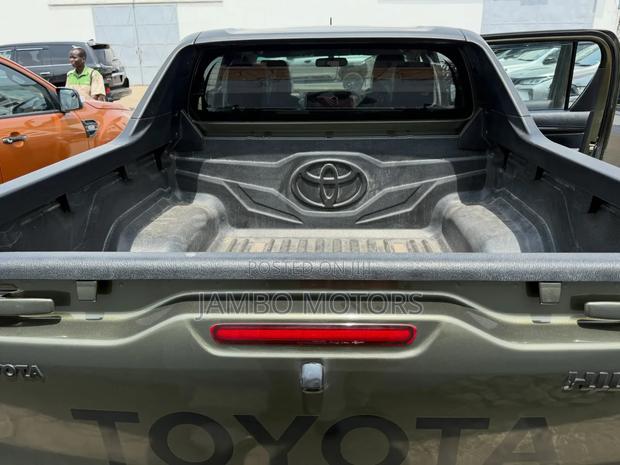 Toyota Hilux Revo Double Cab Deisel 2.4 AWD 2022 Green