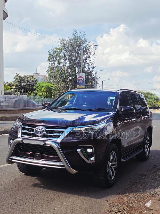 Toyota Fortuner 2019 Maroon