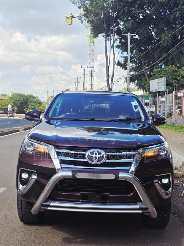 Toyota Fortuner 2019 Maroon