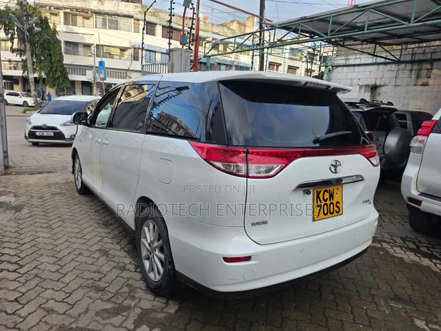 Toyota Estima 2012 White
