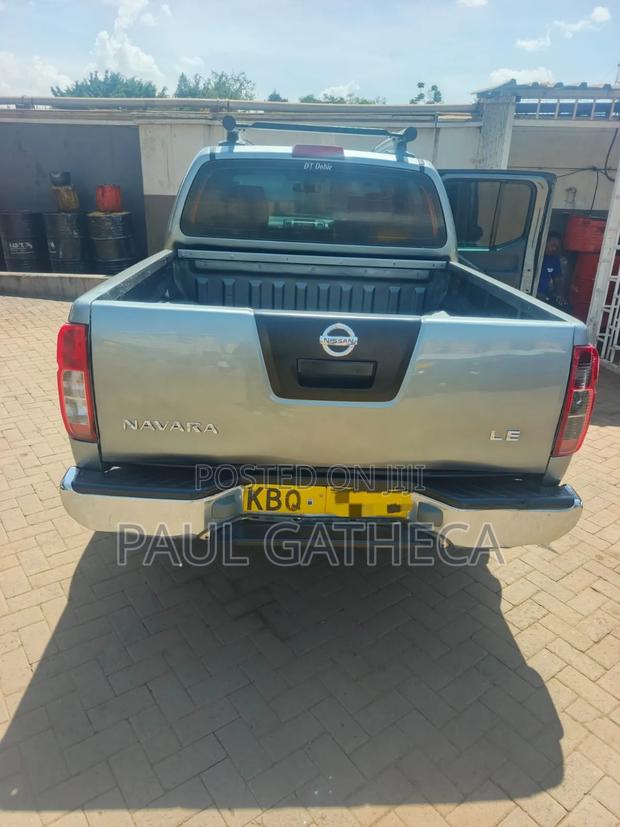 Nissan Navara 2011 Gray