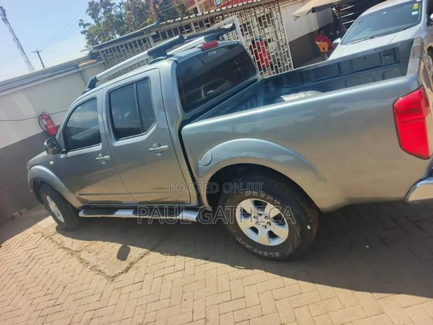 Nissan Navara 2011 Gray