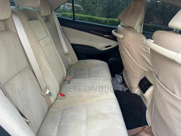 Toyota Crown 2017 White