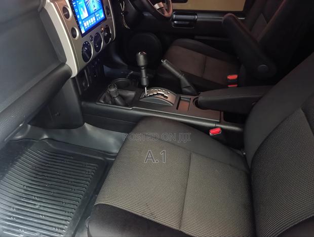 Toyota FJ Cruiser 2018 White