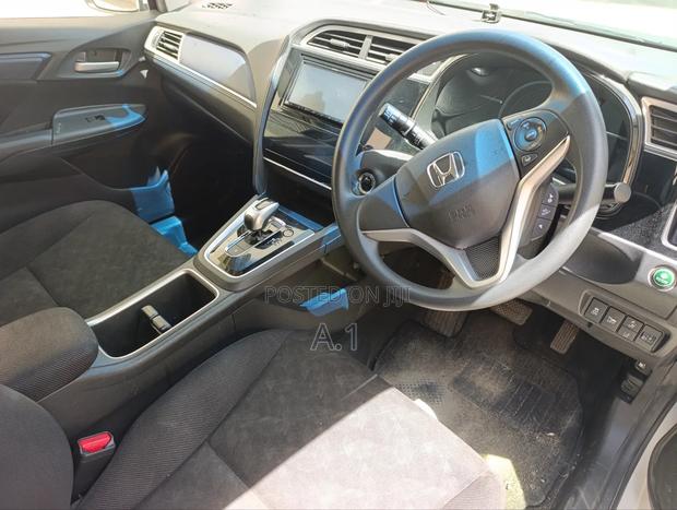 Honda Fit Shuttle 1.5 Hybrid 2WD 2019 Pearl