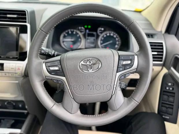 Toyota Land Cruiser Prado 2.7 2022 White