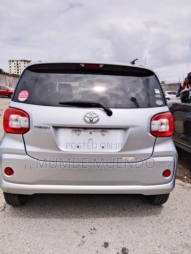 Toyota Passo 1.0 FWD 2020 Silver