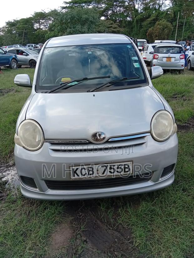 Toyota Sienta 2007 Silver