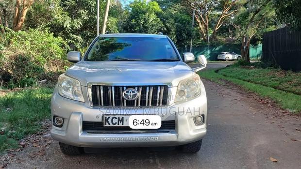 Toyota Land Cruiser Prado 2011 Silver