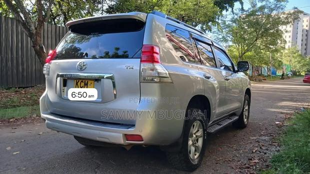 Toyota Land Cruiser Prado 2011 Silver