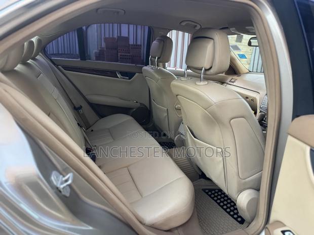 Mercedes-Benz C200 2007 Gold