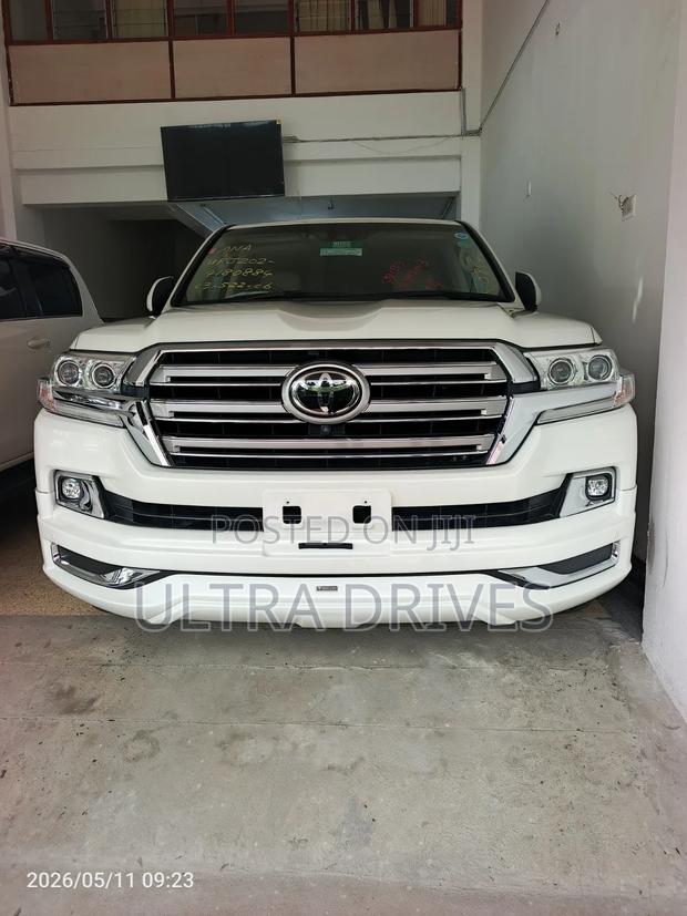 Toyota Land Cruiser 2019 White
