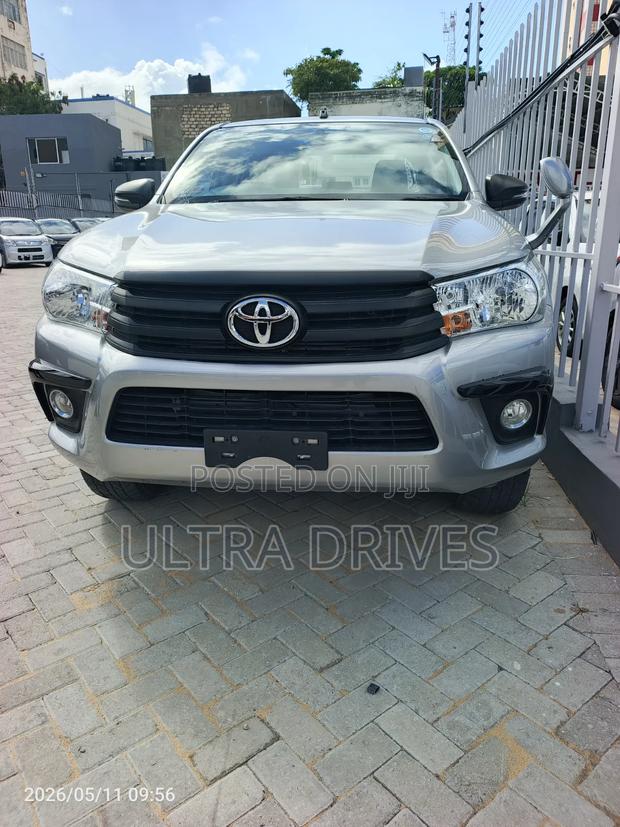Toyota Hilux 2019 Gray