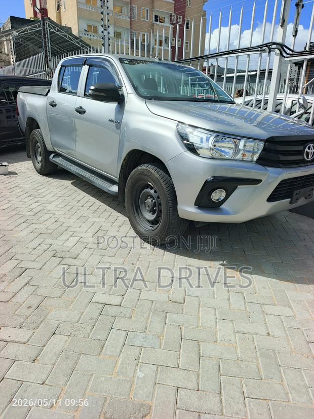 Toyota Hilux 2019 Gray