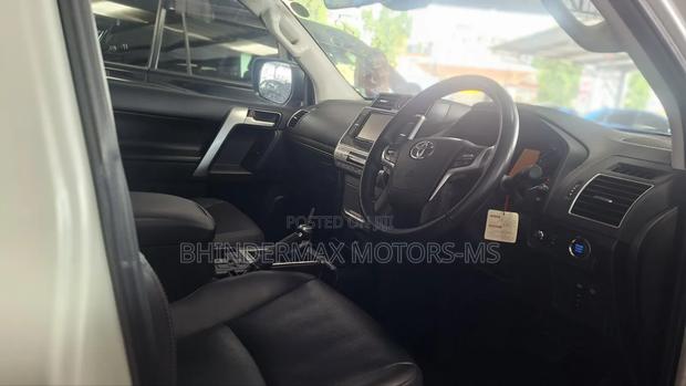Toyota Land Cruiser Prado 2.7 2019 White