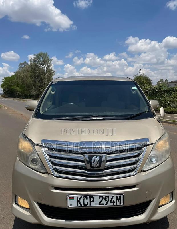 Toyota Alphard 2010 Gold