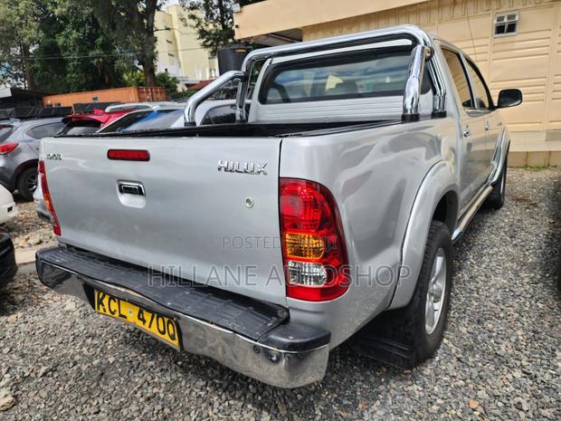 Toyota Hilux 2010 Silver