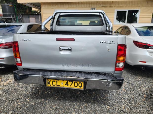 Toyota Hilux 2010 Silver