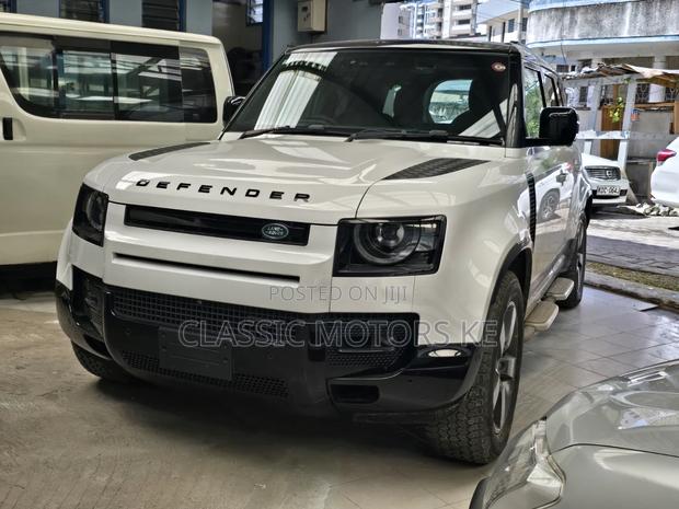 Land Rover Defender SE 2023 White