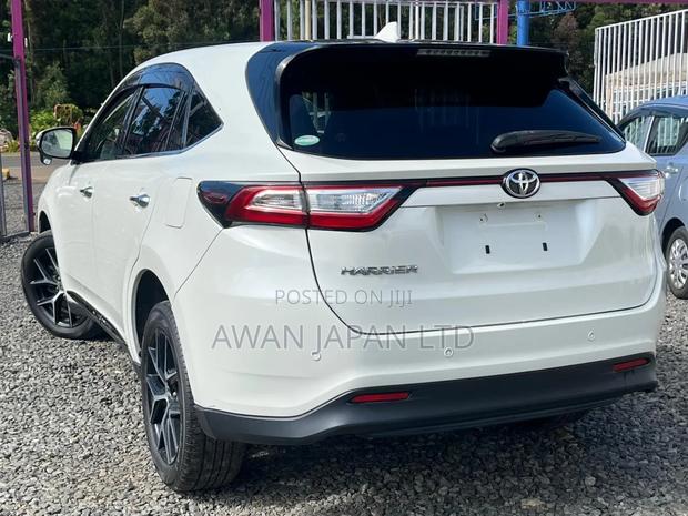 Toyota Harrier 2.0 2019 White