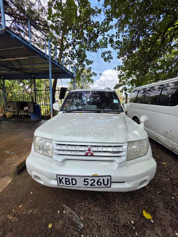 Mitsubishi Pajero IO 2001 White