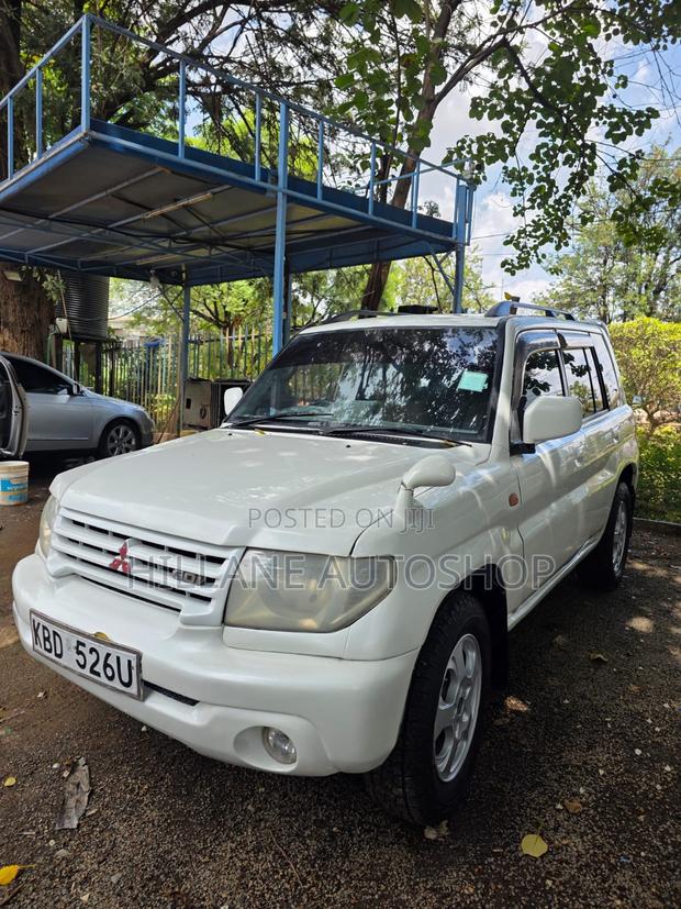 Mitsubishi Pajero IO 2001 White