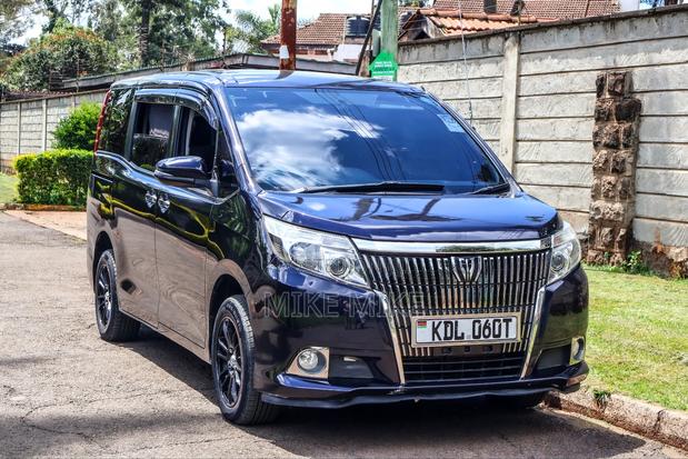 Toyota Esquire 2.0 FWD (7 seater) 2015 Blue