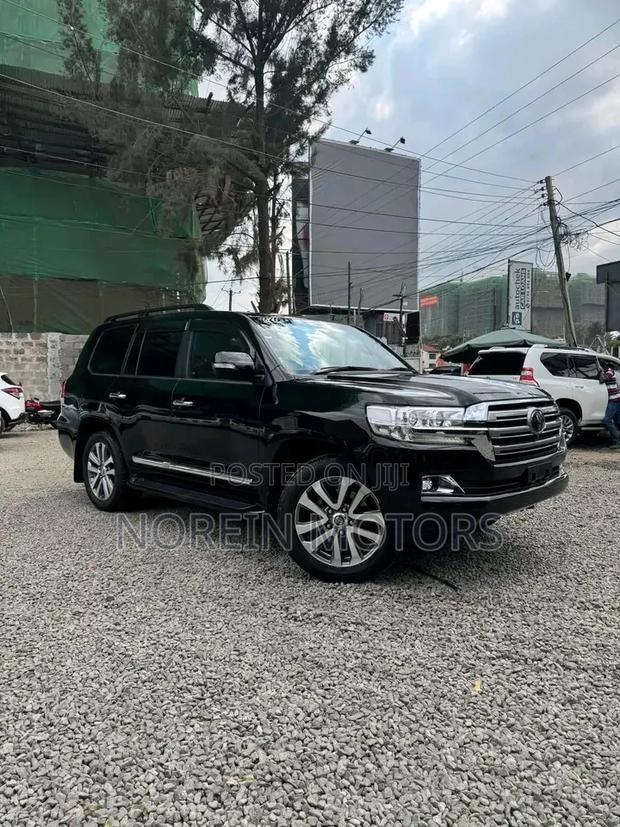 Toyota Land Cruiser 4.6 V8 ZX 2018 Black