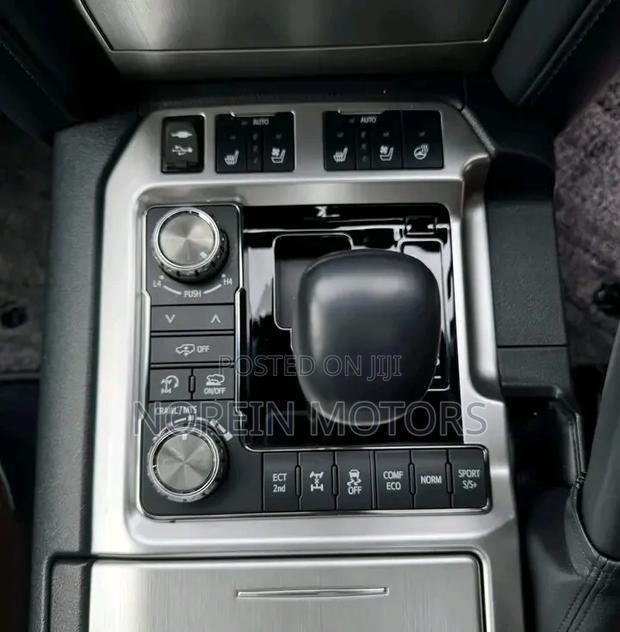 Toyota Land Cruiser 4.6 V8 ZX 2018 Black