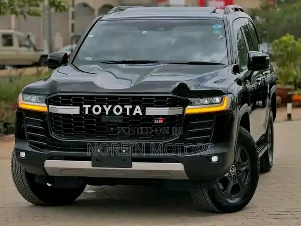 Toyota Land Cruiser LC300 2022 Matt Black