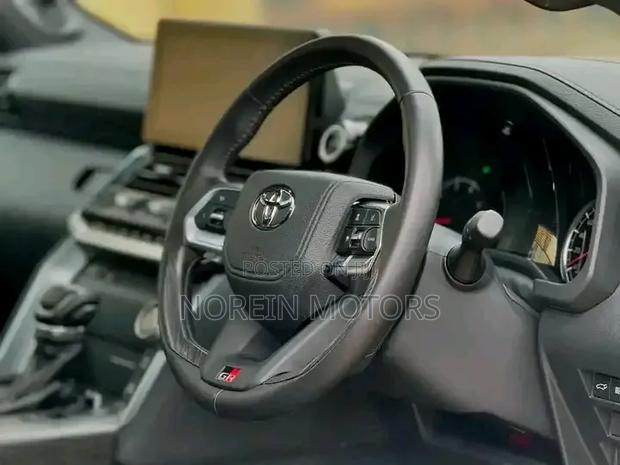 Toyota Land Cruiser LC300 2022 Matt Black