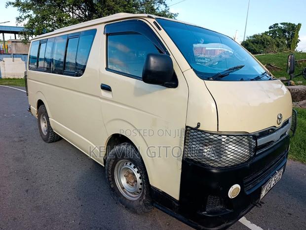 Toyota HiAce 2012 Off white