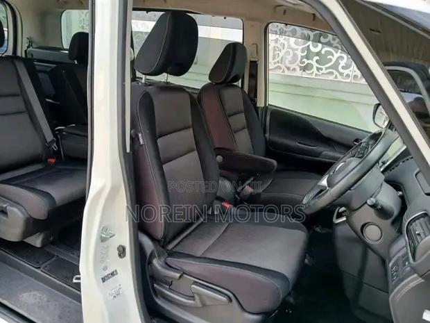 Nissan Serena 2018 White