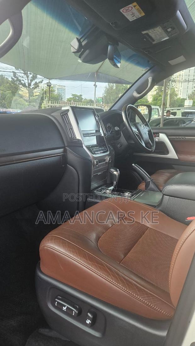 Toyota Land Cruiser 4.6 V8 ZX 2019 Brown