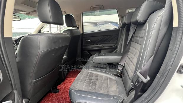 Mitsubishi Outlander PHEV 2019 Pearl