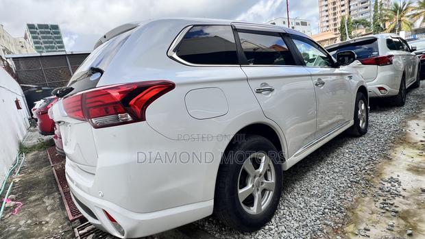 Mitsubishi Outlander PHEV 2019 Pearl