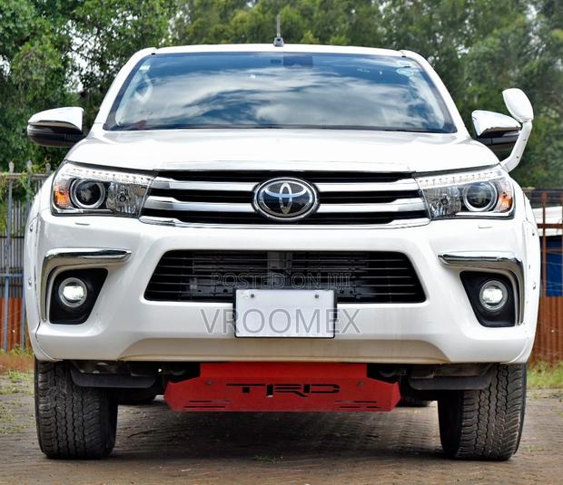 Toyota Hilux 2018 White