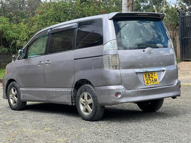 Toyota Voxy 2007 Gray