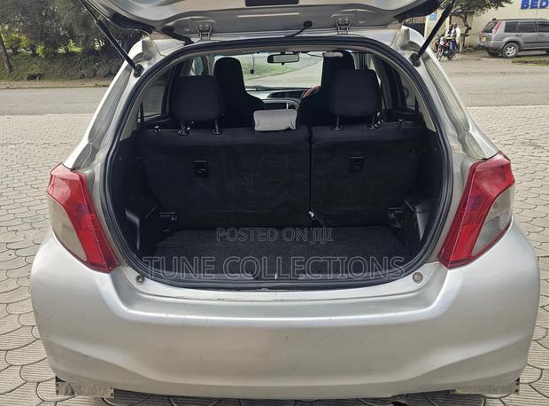Toyota Vitz 2013 Silver