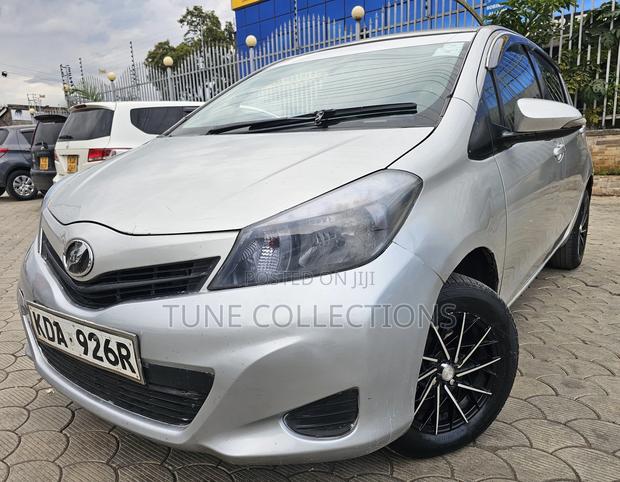 Toyota Vitz 2013 Silver