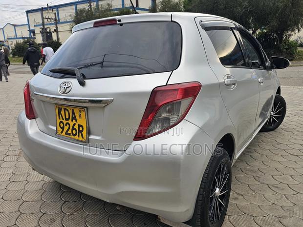 Toyota Vitz 2013 Silver