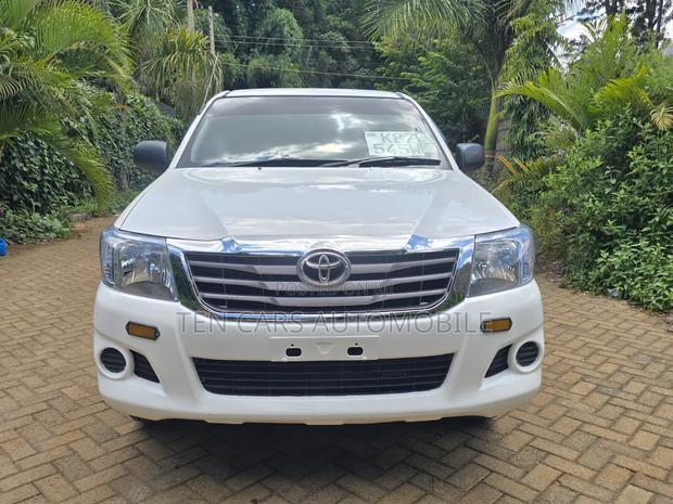 Toyota Hilux 2015 White