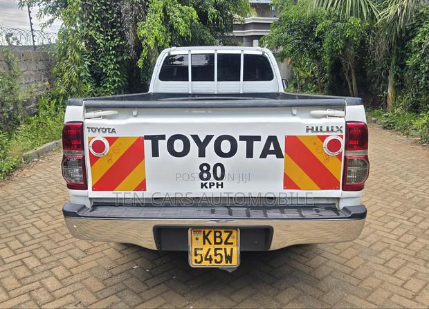 Toyota Hilux 2015 White