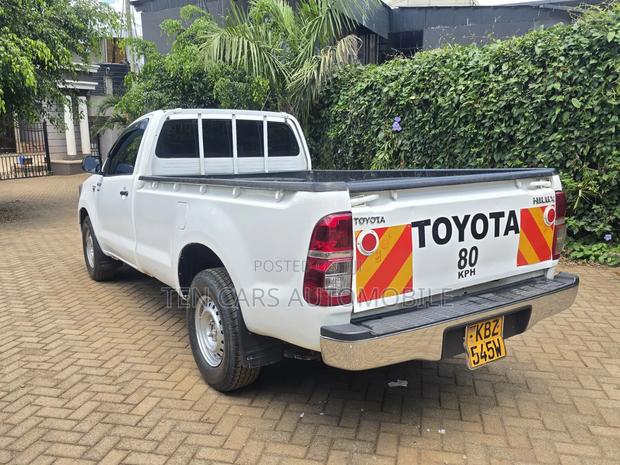 Toyota Hilux 2015 White