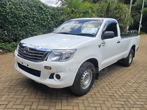 Toyota Hilux 2015 White
