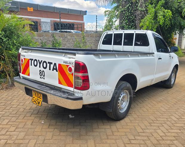Toyota Hilux 2015 White
