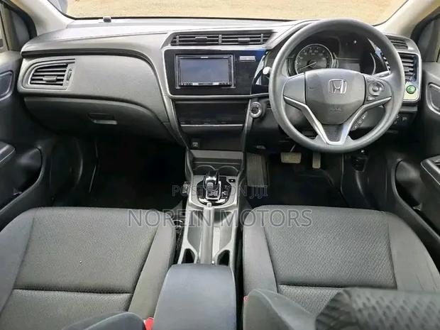 Honda Grace 2018 Silver