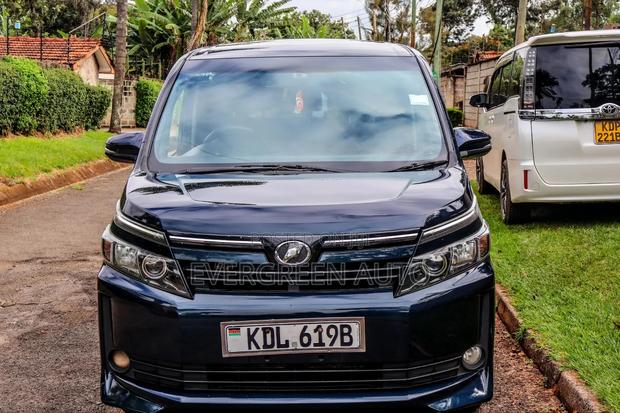 Toyota Voxy 2016 Blue